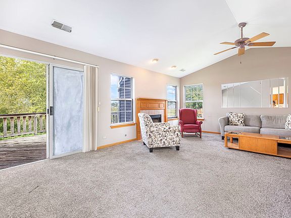 4th image of 402 Gloria Ln
