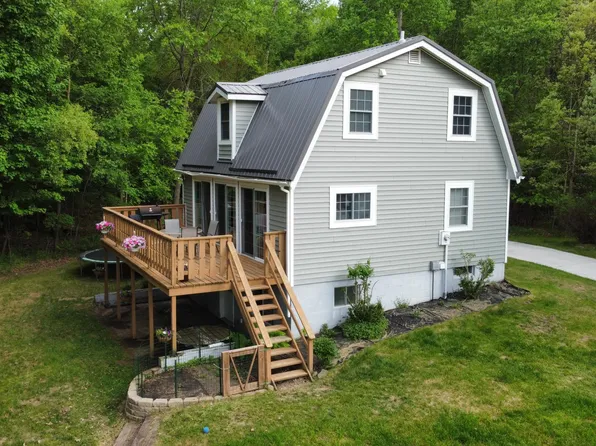 1015 Pequena Dr, Weidman, MI 48893