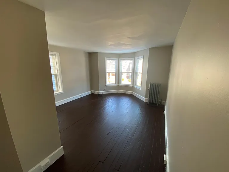 348 S Market St — Photo 4