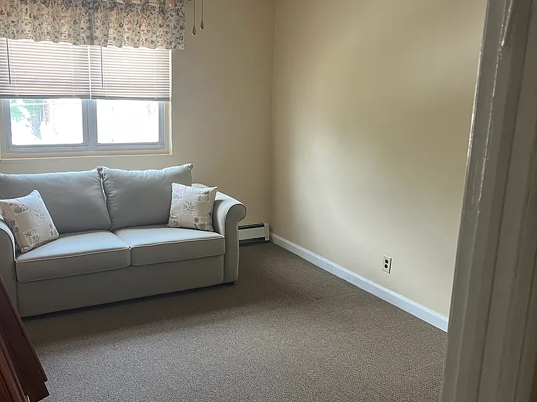 83 Dongan Ave #2 — Photo 11