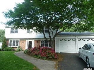 20 Bonnie Ln, Stony Brook, NY 11790