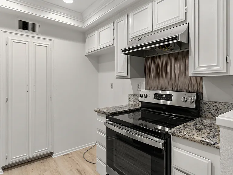 66 Christamon S — Photo 12