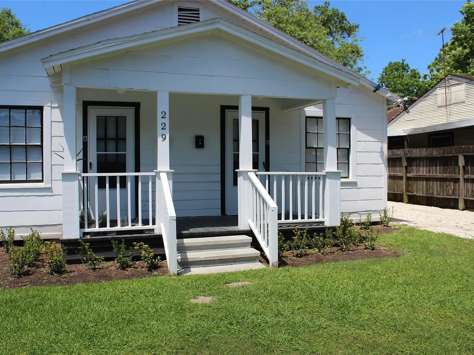 1 bed, 1.0 bath, 1348 sqft, $1,300 — Photo 2