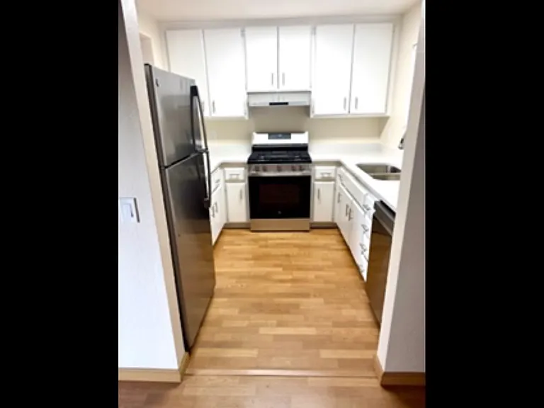 Hillcrest Dr — Photo 2