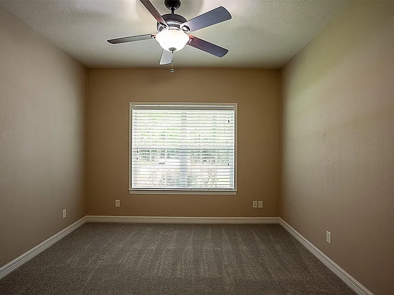 289 Broadmoor Dr — Photo 33