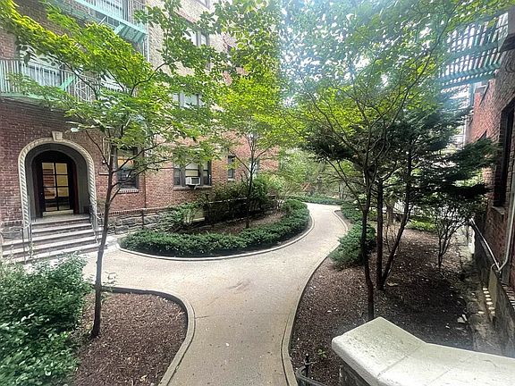 5th image of 3605 Sedgwick Ave Unit F41