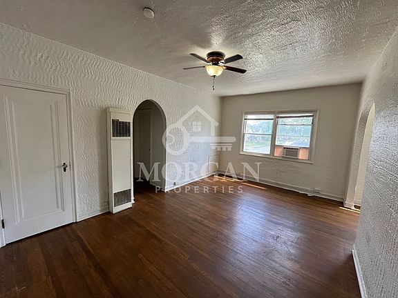 3rd image of 1231 W Walnut St #201