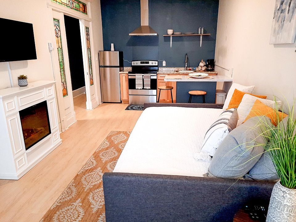 Living area with Daybed, Closet Fireplace, and Smart TV
Fully Stocked Kitchen with Coffee Station and Eating Area