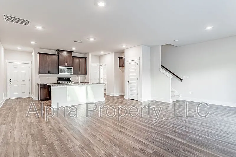 3 bed, 2.5 bath, 1618 sqft, $1,850 — Photo 4