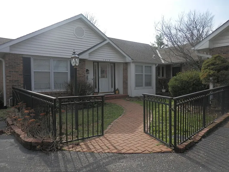 1510 Woodrail Ave — Photo 2