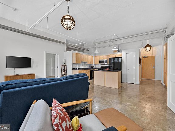 3rd image of 440 12th St NE APT 9
