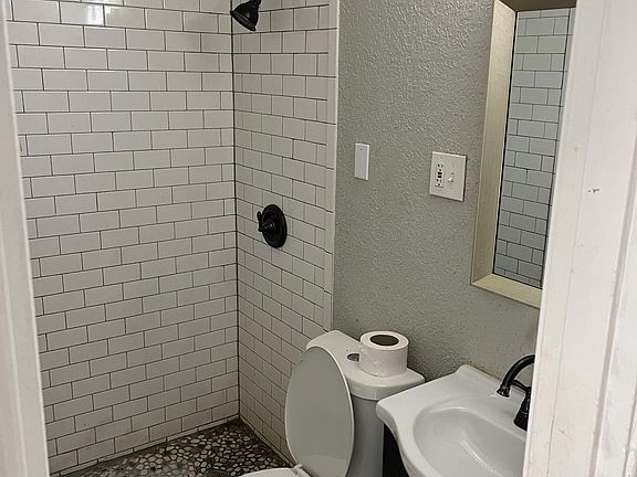 3rd image of 4342 Paseo Blvd