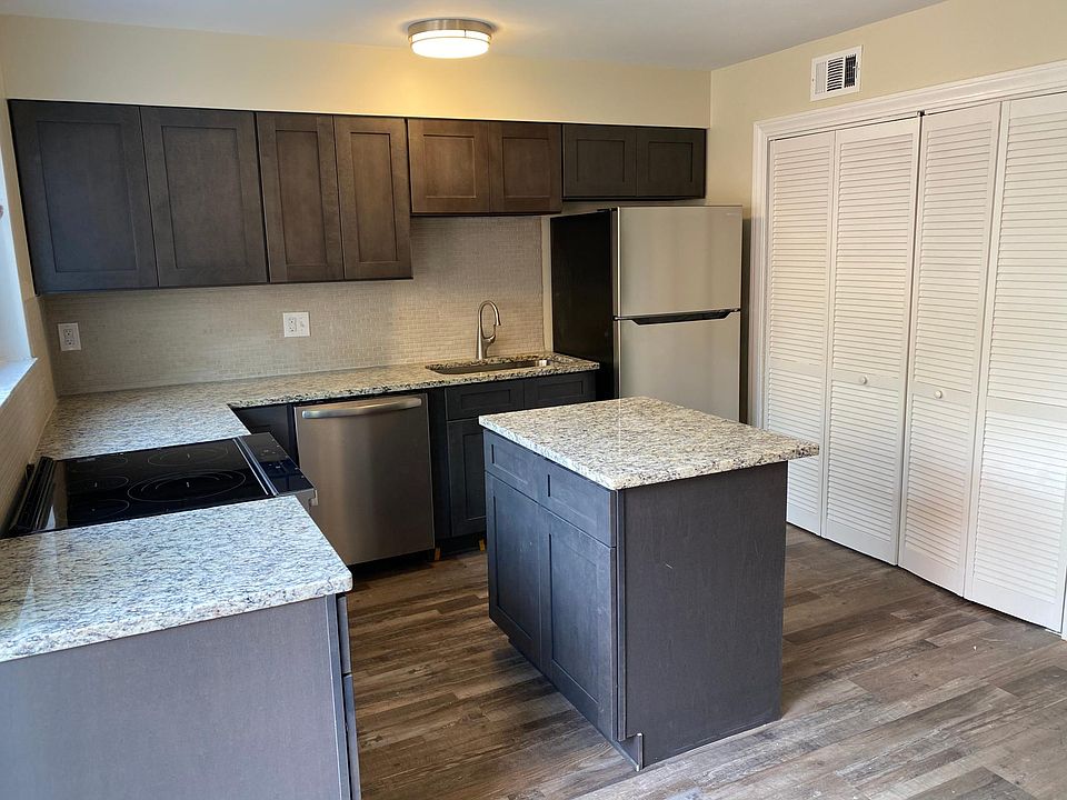 1st image of 16 Brandywine Sq #14