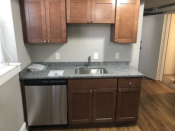 2nd image of 422 Pierce St N APT 5