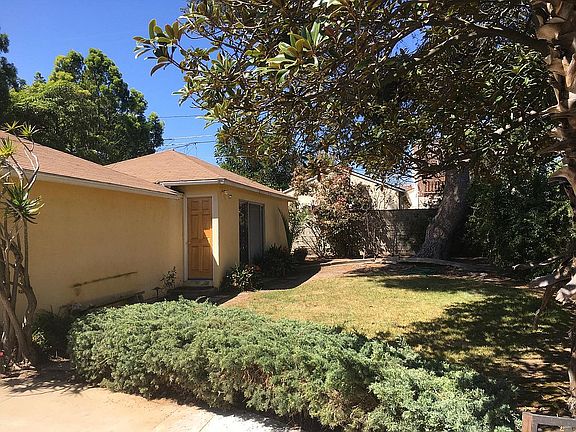 Back house off of Garage in backyard