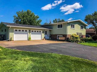 2720 Springville Dr, Plover, WI 54467