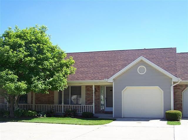 1st image of 1404-4 Pembroke Cir