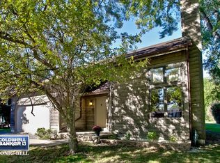 216 W Lake Shore Dr, Oakwood Hills, IL 60013