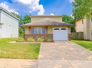 521 Old Stone Rd, Bolingbrook, IL 60440