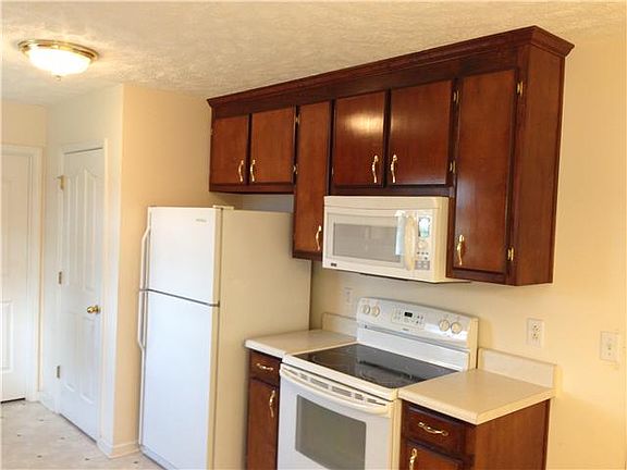 4th image of 2915 Islington Dr