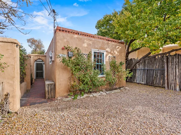 407 Arroyo Tenorio St, Santa Fe, NM 87505