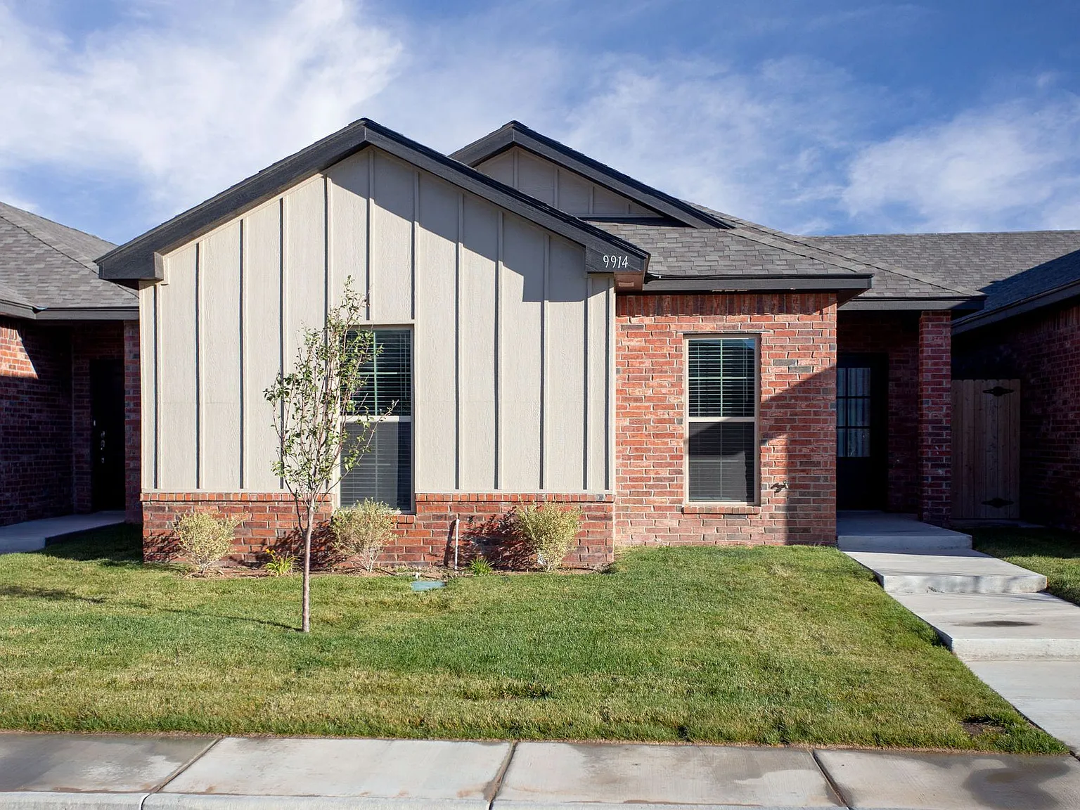 Stunning New 3/2 Townhomes — Photo 2