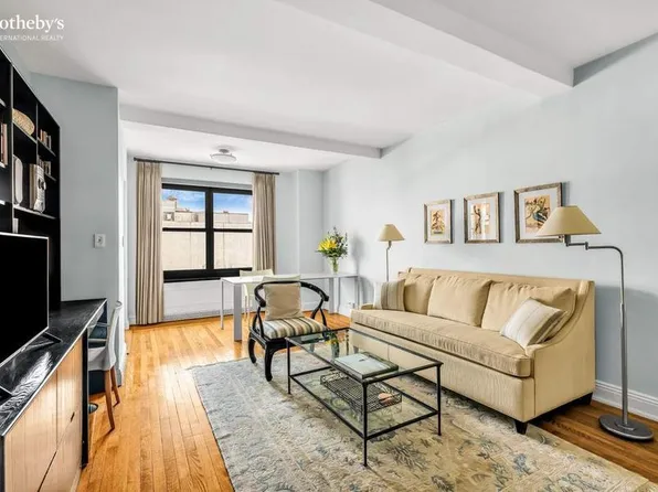 300 West 23rd Street image 1 of 11