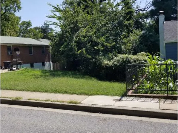 15 Akin Ave, Capitol Heights, MD 20743