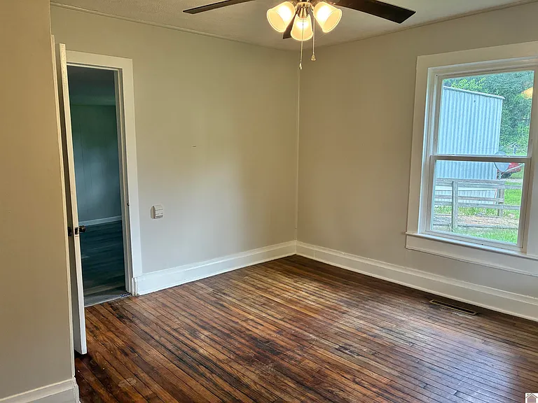 1207 Markham Ave — Photo 12