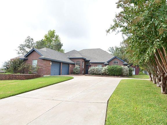 3rd image of 707 Aimie Ave