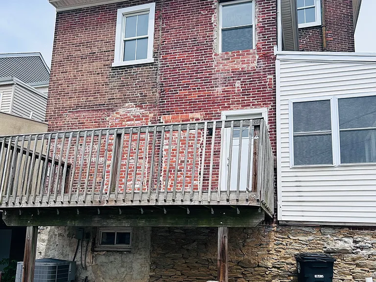 389 E Hector St — Photo 20