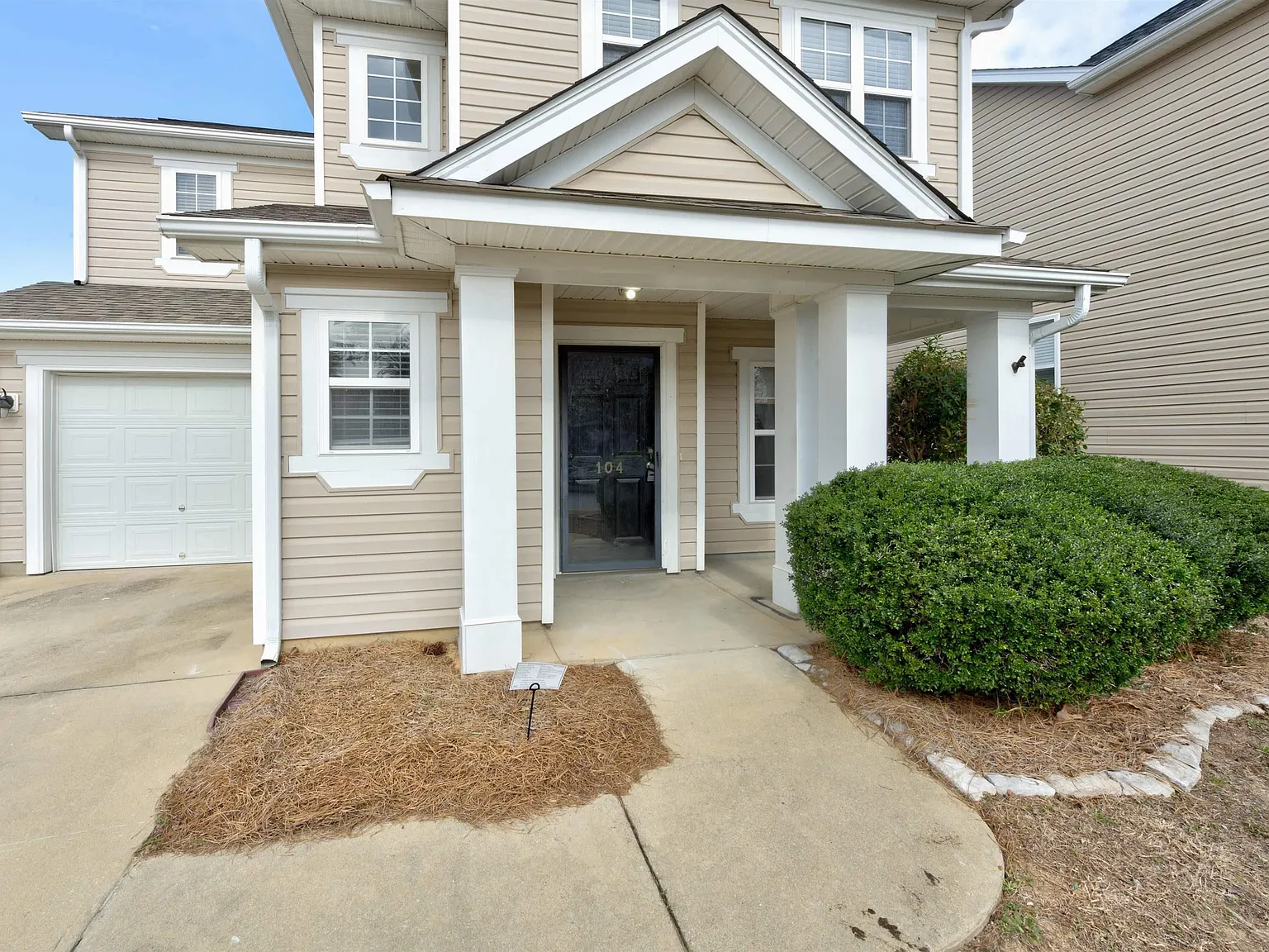 3 bed, 1613 sqft, $1,900 — Photo 2