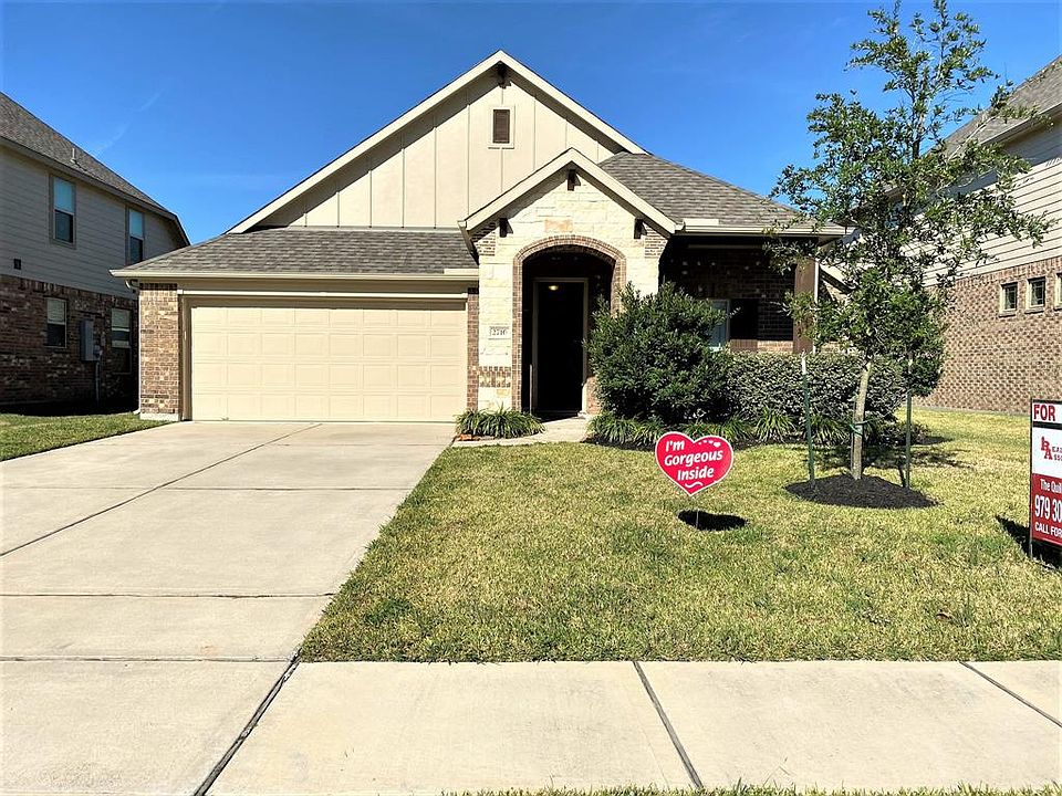 1st image of 2710 Parkside Valley Ln
