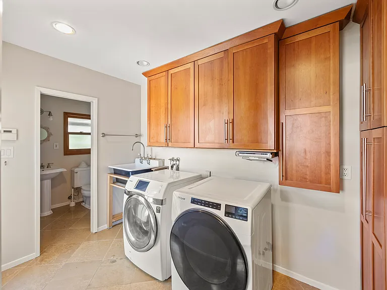 1237 W Oak Ave — Photo 12
