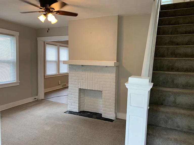344 Clarence St — Photo 11