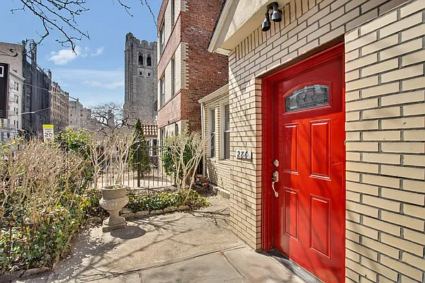 Sold by Compass | media 4