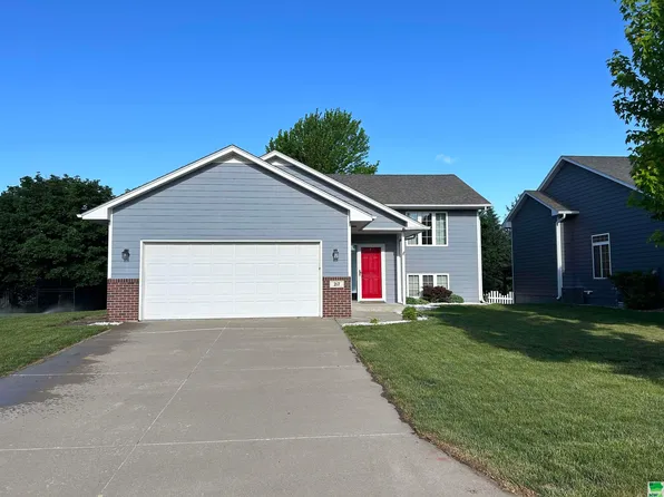 217 Bobwhite Cir, Dakota Dunes, SD 57049
