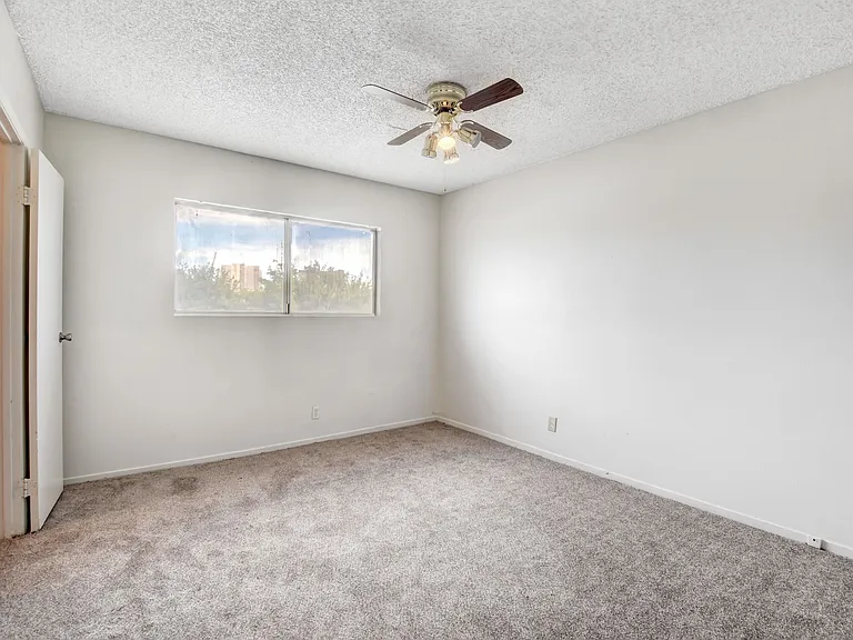 Eagles Nest Apartments — Photo 14