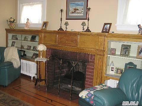 3rd image of 1060 Russel St