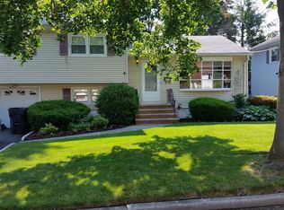 425 Wildrose Ave, Bergenfield, NJ 07621