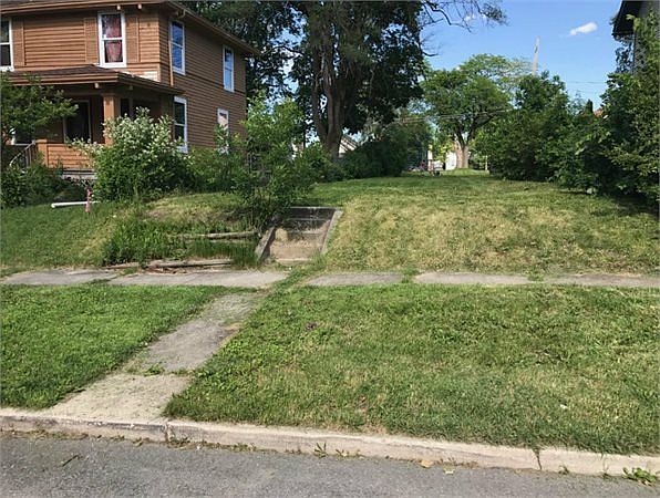 2nd image of 3621 Webster St