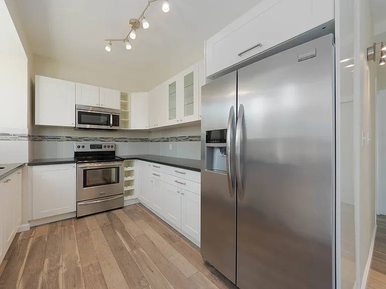 3233 Harrison St #A — Photo 3