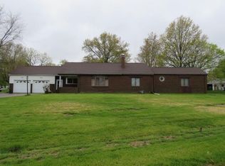 203 W Broadway St, Witt, IL 62094