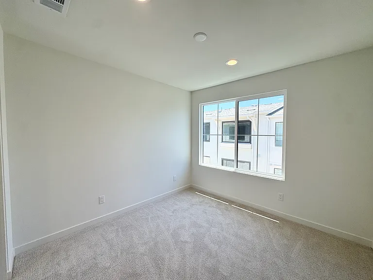 2554 Delphinium Ln — Photo 23