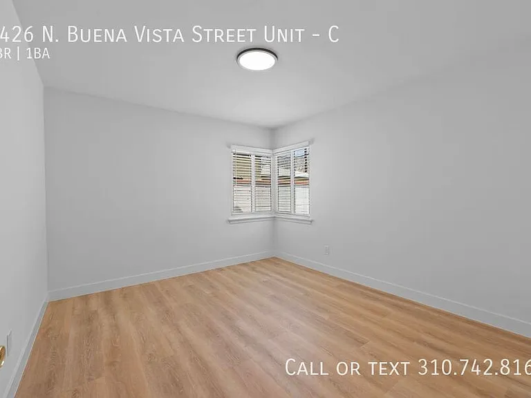 2426 N Buena Vista St #C — Photo 13