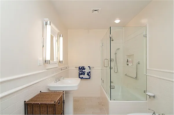 Rented by Douglas Elliman | media 22