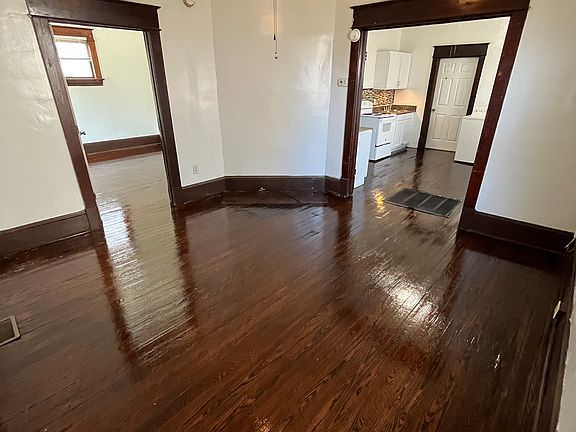 2nd image of 1016 Stewart Ave SE