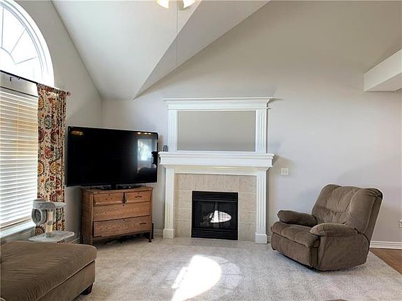 3rd image of 1016 NW Scenic Dr