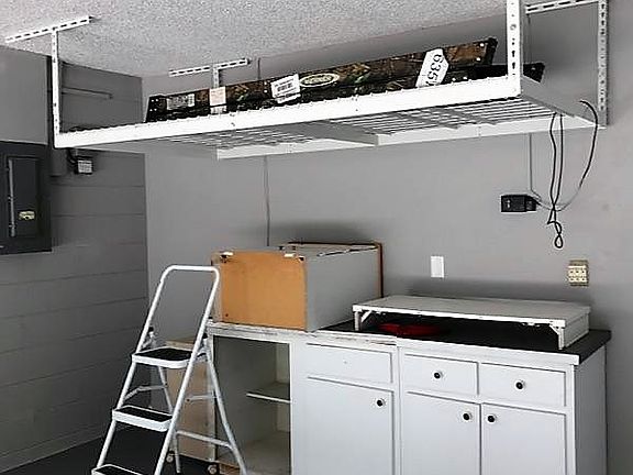2nd image of 1751 E Groveleaf Ave