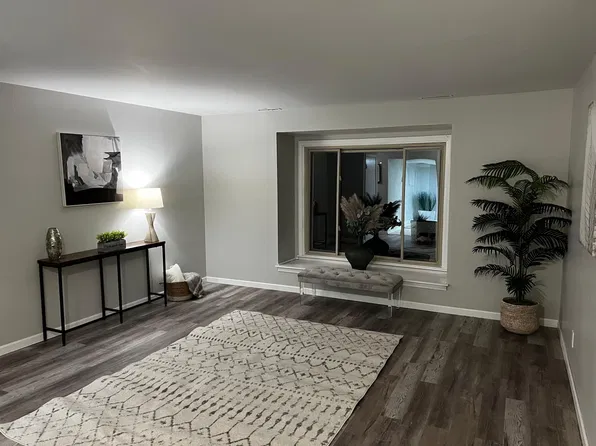 400 W 70th Pl APT 3, Merrillville, IN 46410